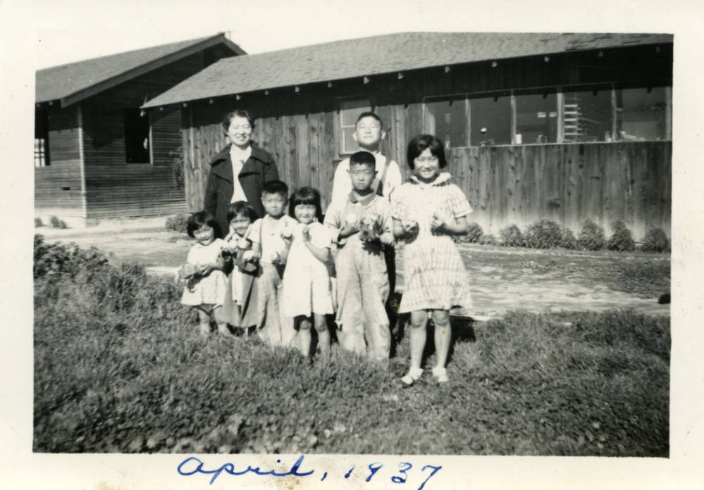 A photo of a Japanese woman with children. 1937. Courtesy of The Lawrence de Graaf Center for Oral and Public History, California State University, Fullerton.